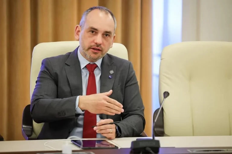 Adrian Echert (USR Sibiu): „PSD a votat cot la cot cu AUR pentru a dărâma guvernul”