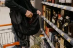 Femeie condamnată la 1 an și 11 luni de închisoare cu suspendare, după furturi comise în magazine din Sibiu