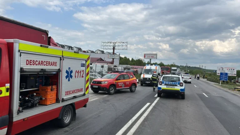 Accident rutier pe DN 1, în Cristian: O mașină s-a răsturnat în afara părții carosabile!