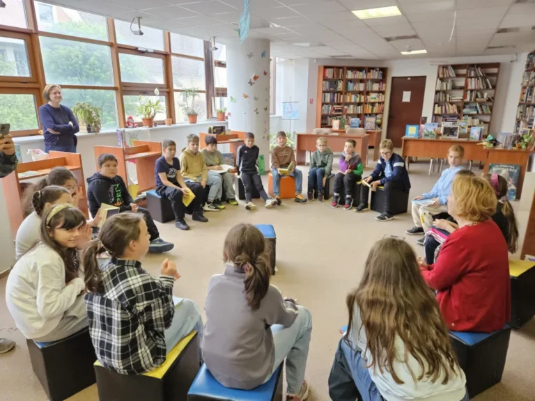 „Fabrica de povești” a transformat lectura într-o aventură pentru copiii din Sibiu