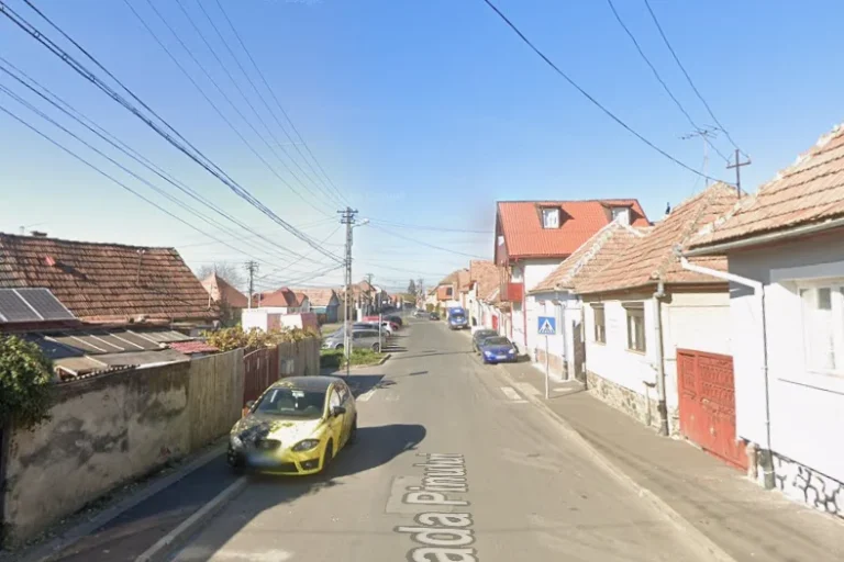 Locuitorii de pe strada Pinului cer Primăriei Sibiu amenajarea unui spațiu verde