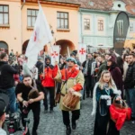 Sighișoara, ultima cetate medievală încă locuită din Europa, dă startul verii cu festivalul „Carnaval în cetate”