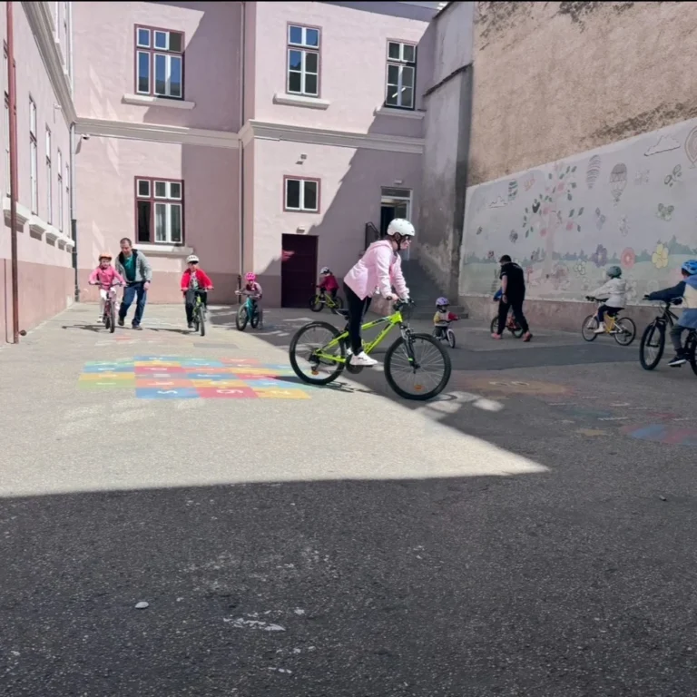 Urban Bike Revolution pornește în misiunea de a învăța peste 300 de copii să meargă pe bicicletă!