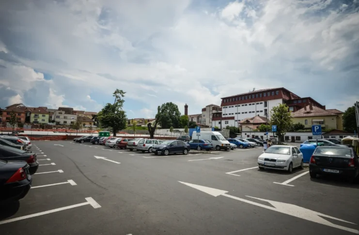 Parcarea Teatrului din Sibiu se închide între 21 și 24 mai pentru două evenimente publice