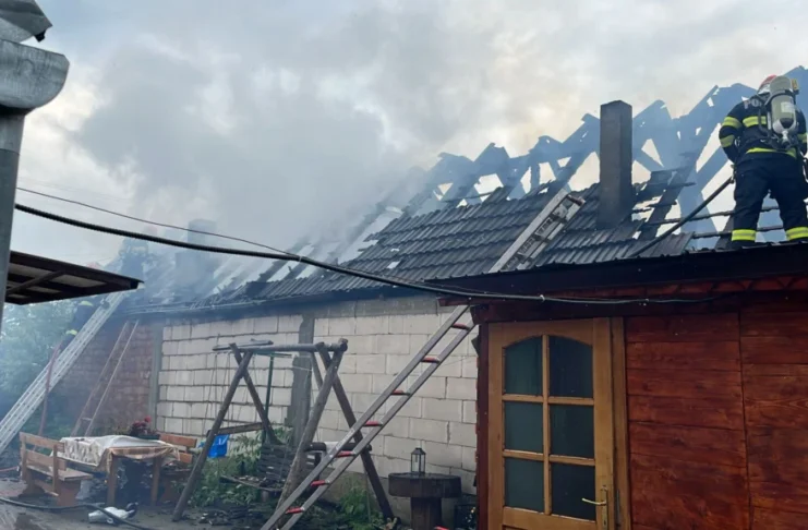 Incendiu violent în Cristian: O casă a fost cuprinsă de flăcări!