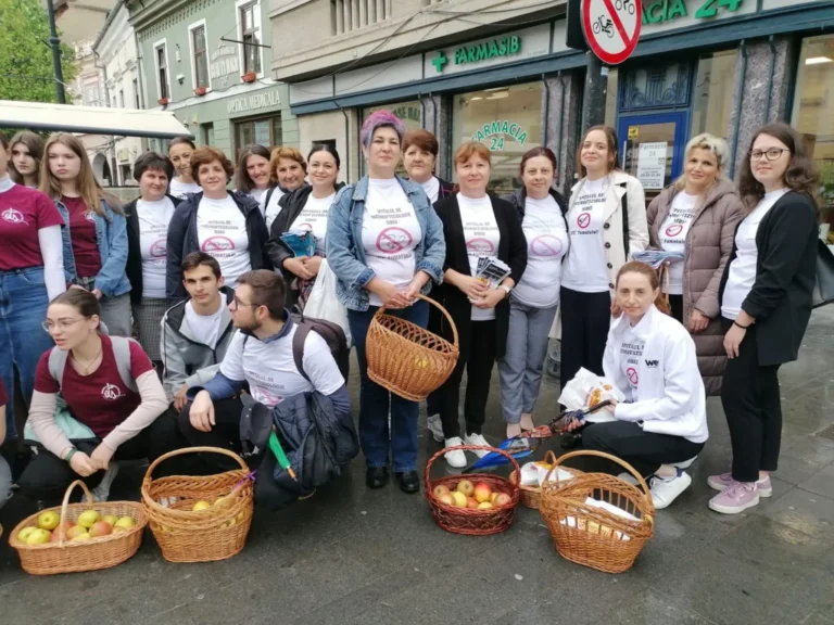 Acțiunea „Mere contra țigări” revine pe Bulevardul Bălcescu din Sibiu