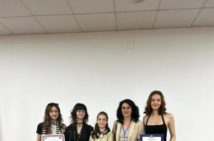 Voci puternice și idei creative: elevii sibieni, premiați la Concursul Național „Speak Out!”