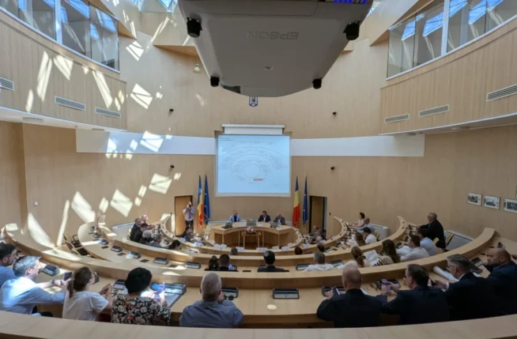Consilierii PSD și AUR blochează rectificarea bugetară a județului Sibiu. Servicii publice și investiții esențiale afectate de o decizie politică