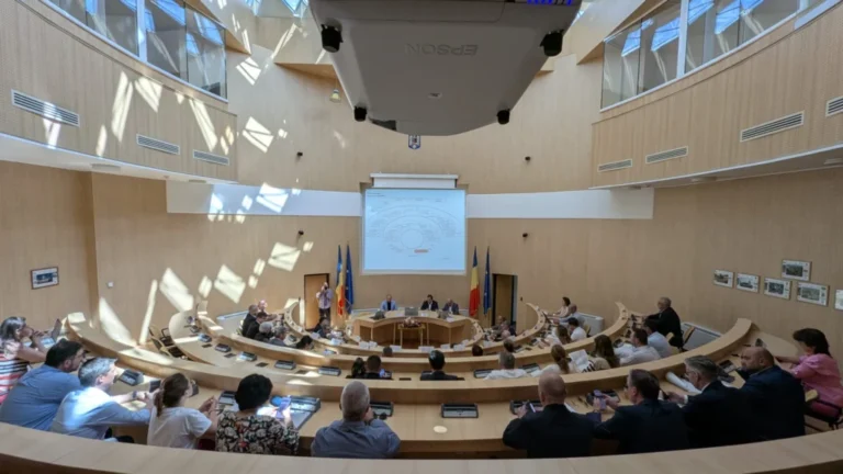 Consilierii PSD și AUR blochează rectificarea bugetară a județului Sibiu. Servicii publice și investiții esențiale afectate de o decizie politică