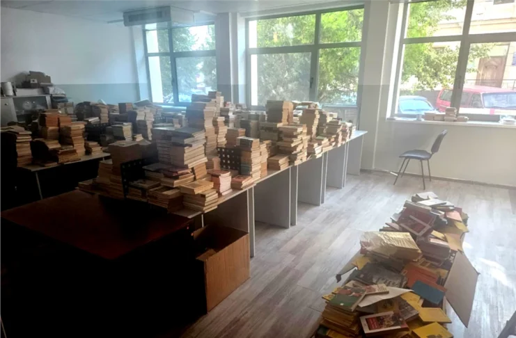 DREPT LA REPLICĂ: Fosta bibliotecară a instituției a transmis un punct de vedere în cazul cărților de la Biblioteca Colegiului „Octavian Goga”