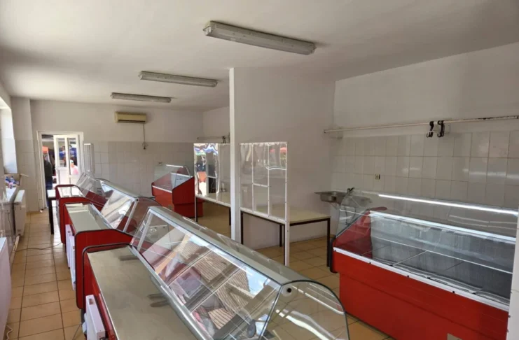 Piața agro-alimentară din Avrig a fost dotată cu vitrine frigorifice noi
