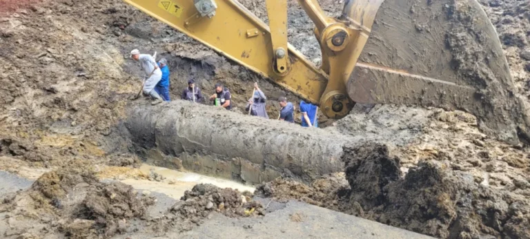 Avarie la conducta de aducțiune de la Gura Râului. Apă Canal Sibiu anunță posibile întreruperi în alimentarea cu apă în Sibiu și localitățile învecinate!