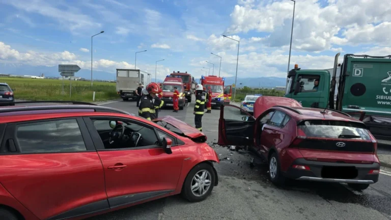 Accident la intersecția spre Rusciori. O femeie a fost transportată la spital