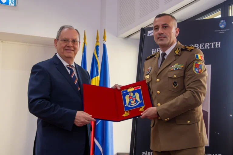 Singurul român care a zburat în spațiu, Dumitru-Dorin Prunariu, invitat de onoare la Academia Forțelor Terestre din Sibiu