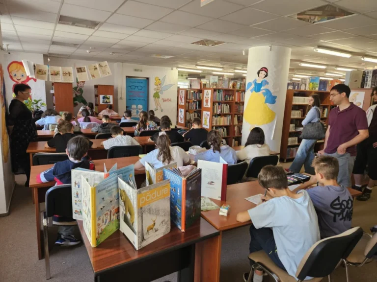 Educație prin cunoaștere: elevii au explorat istoria Sibiului la Biblioteca ASTRA