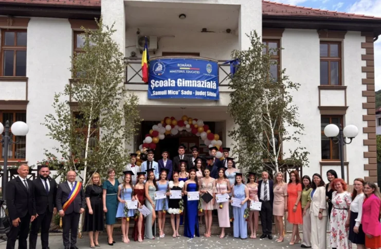 Educația, sărbătorită la Sadu: omagiu pentru dascăli și emoții la absolvirea clasei a VIII-a