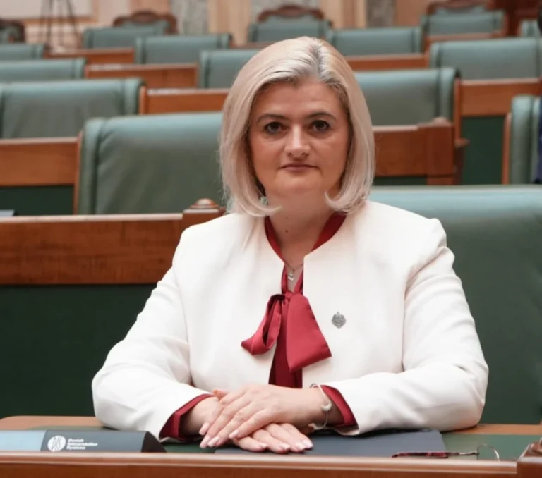 Senatoarea AUR de Sibiu, Luminița Păucean Fernandes, mesaj de apreciere pentru cadrele didactice de Ziua Învățătorului
