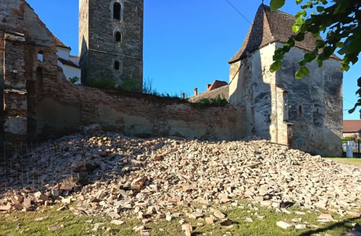 O porțiune din zidul Bisericii Fortificate din Moșna s-a prăbușit. Vizitele ghidate au fost suspendate
