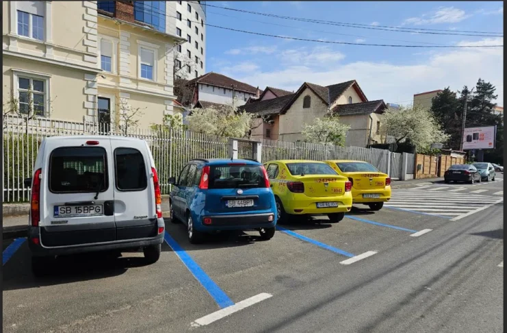 Primăria Sibiu continuă refacerea marcajelor parcărilor pe încă cinci străzi din oraș