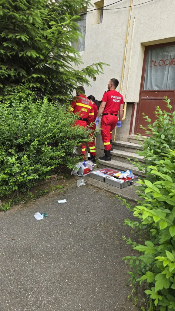 Un bărbat în vârstă de 62 de ani se află în stop cardio-respirator după ce a căzut de la înălțime
