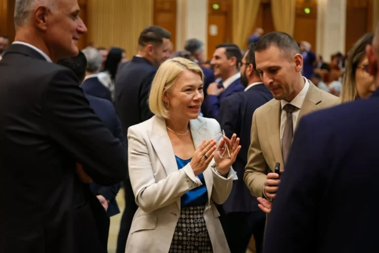 Ruxandra Cibu Deaconu, în urma votului unanim din Comitetul USR: „În USR am votat în unanimitate să NU susținem Guvernul Veștea”