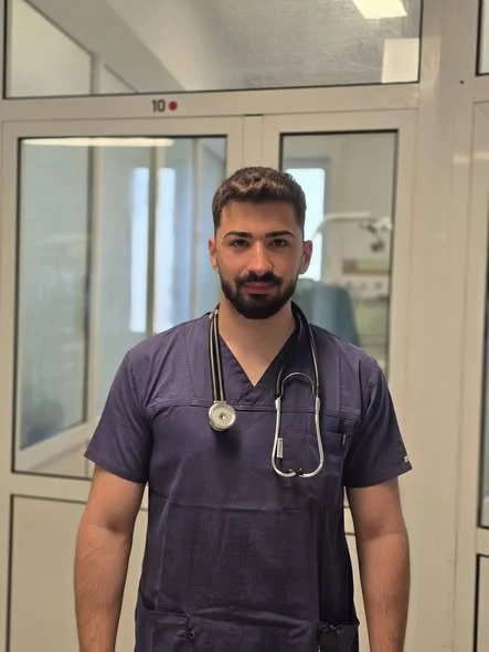 De la student voluntar în pandemie la medic ATI: drumul spre performanță al lui Eduard Udrea
