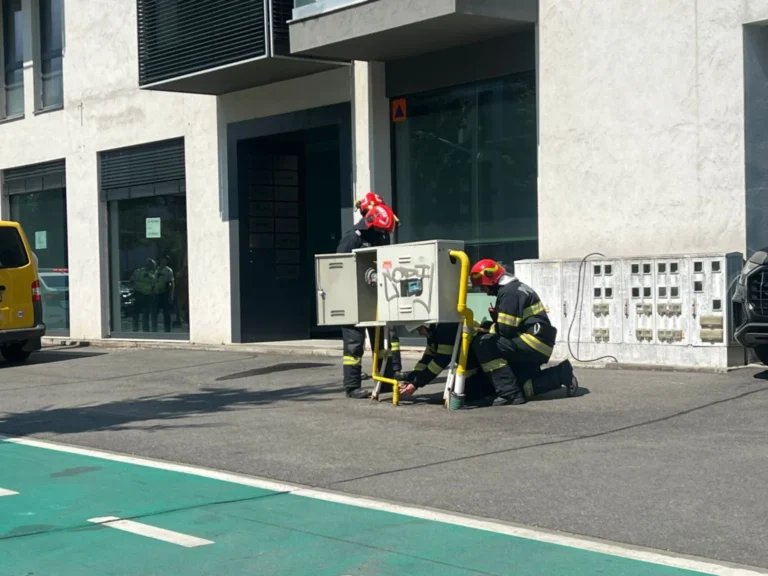 Incident pe Calea Dumbrăvii: Scurgeri de gaze în urma unui accident rutier!