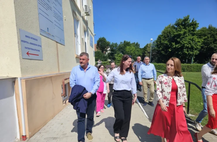 Spitalul Orășenesc Cisnădie, bilanț de mandat sub semnul transformării. Delia Mincă a prezentat investițiile, creșterea serviciilor medicale și direcția de continuitate