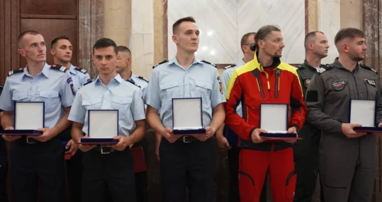 Directorul Salvamont Sibiu a fost decorat cu Placheta de Onoare a MAI!
