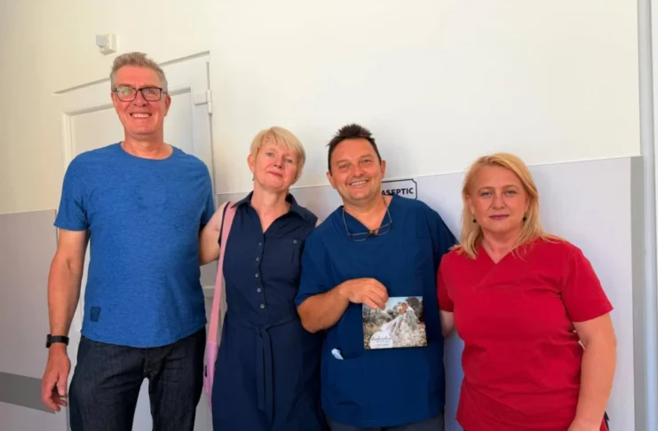 La un an după un accident grav, o pacientă din Germania s-a întors la SCJU Sibiu pentru a le mulțumi medicilor care i-au salvat viața