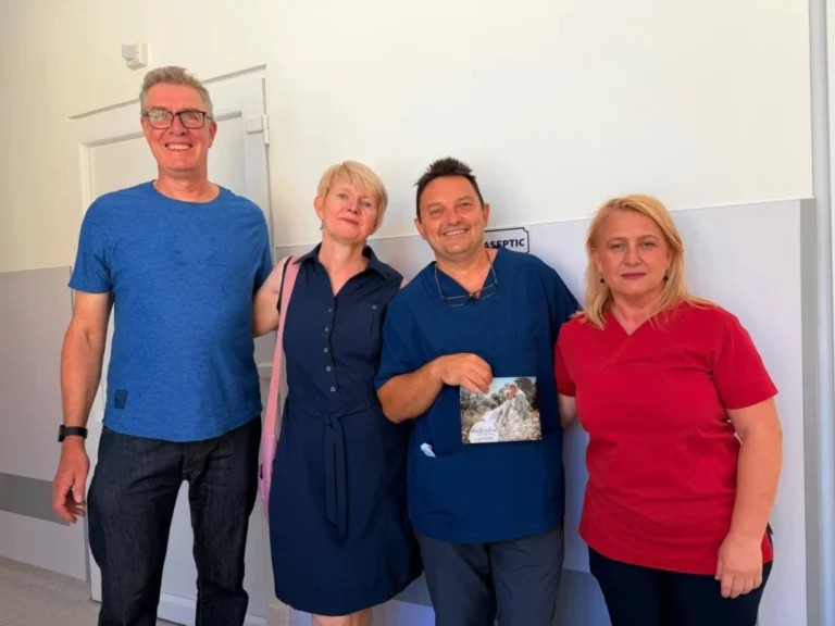 La un an după un accident grav, o pacientă din Germania s-a întors la SCJU Sibiu pentru a le mulțumi medicilor care i-au salvat viața