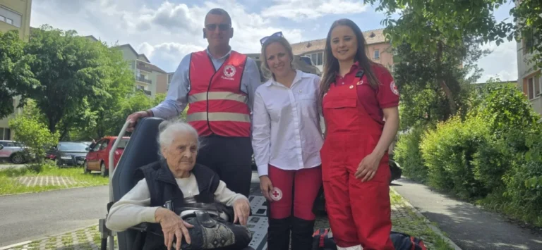 Crucea Roșie Sibiu oferă consultații medicale la domiciliu și transport sanitar decontate prin Casa de Asigurări de Sănătate
