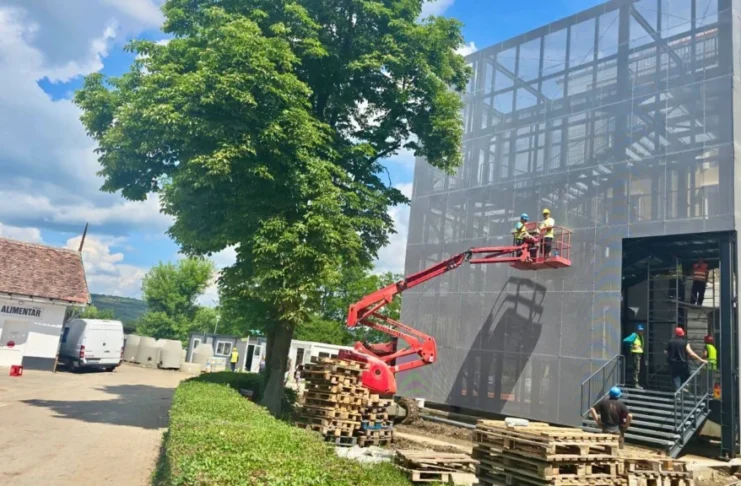 Fonduri europene pentru modernizarea Spitalului de Psihiatrie din Sibiu: scările de evacuare sunt aproape finalizate