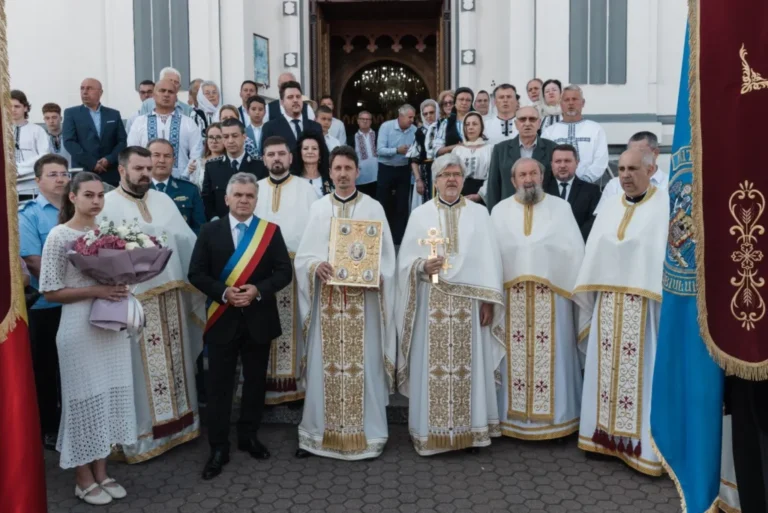 Mediașul are un nou protopop. Flaviu Fleșer a fost învestit în prezența Mitropolitului Laurențiu și a autorităților locale