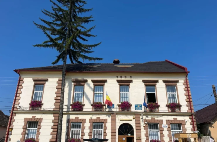 Primăria Brădeni îi îndeamnă pe localnici să se implice în curățenia comunei