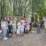 Expoziție de arte plastice cu lucrările create de copii în programul Vara Copiilor 2026