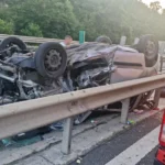 Accident rutier pe Autostrada A1 în apropiere de Cristian, cu mașina răsturnată pe carosabil.