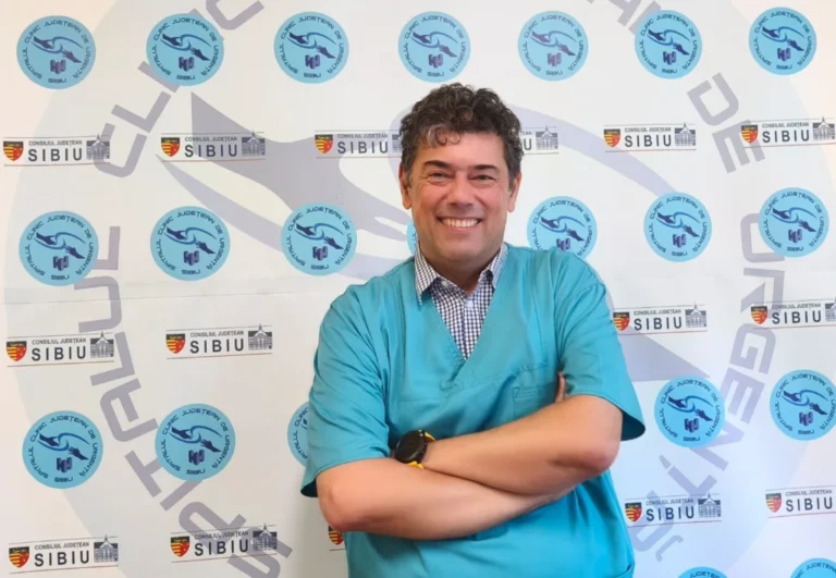 Dincolo de uniforma medicală: Povestea medicului Radu Fleacă, decanul Facultății de Medicină din Sibiu!