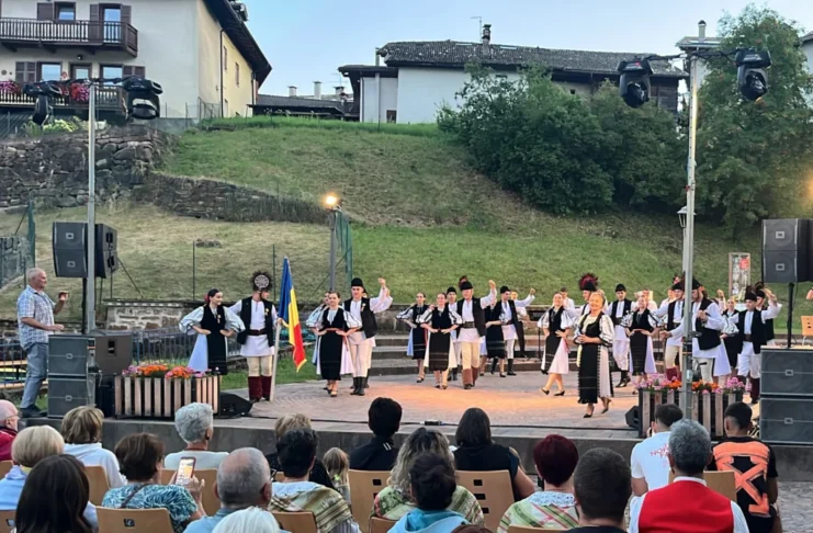 Tradițiile din Mărginimea Sibiului, promovate în Italia prin proiectul internațional „Din Carpați în Dolomiți”