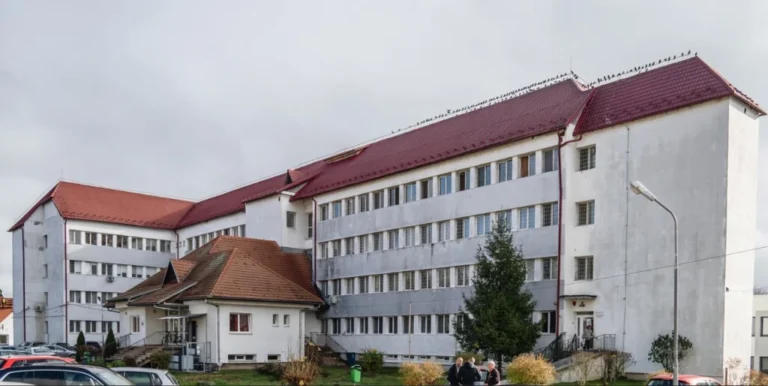 Termenul pentru depunerea ofertelor la modernizarea Pavilionului C17 al Spitalului de Psihiatrie Sibiu a fost prelungit până în 19 august