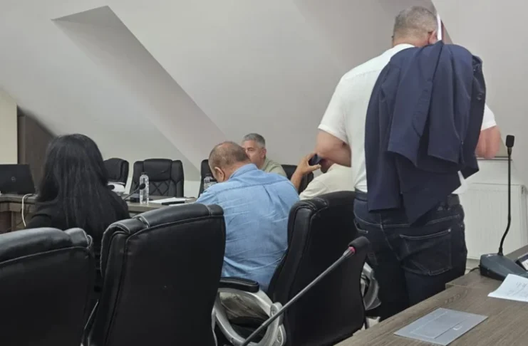 Război de cinci ore și jumătate la Cisnădie. Vot unanim în dosarul „șoferului primarului”, după presiuni și avertismente