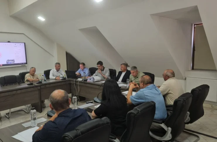 Scandalul continuă la Cisnădie. După votul unanim, consilierii au fost puși să aleagă între trei răspunsuri către IPJ
