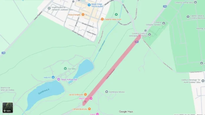 Triathlon Challenge 2026 pe Calea Dumbrăvii cu semn de trafic restricționat și bicicliști