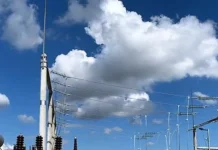 Pana de curent a blocat afaceri din Sibiu. Magazine, restaurante și birouri au rămas fără încasări Echipă Electrogrup intervenind la pana de curent din Sibiu Nord pentru a restabili alimentarea
