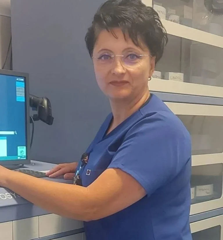 „Mai rămân puțin”… În ATI, acel „puțin” înseamnă adesea încă trei ore de luptă pentru viață. Mărturia asistentului-șef Alina Băilă de la SCJU Sibiu