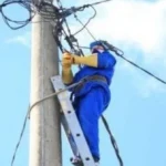 Echipă tehnică lucrează la reparația unei pană de curent în Sibiu, restabilind alimentarea cu energie electrică.