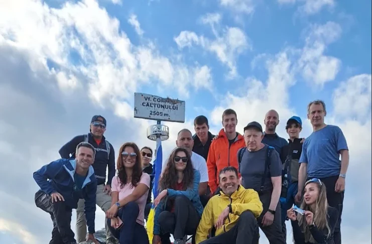 Opt dintre cele mai înalte vârfuri din România au fost deja cucerite în provocarea „13 x 2500 m”. Anii Drumeției pregătesc două etape spectaculoase în august