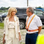 Șantierul viitorului sens giratoriu de la intrarea în Avrig, cu baraje și marcaje.