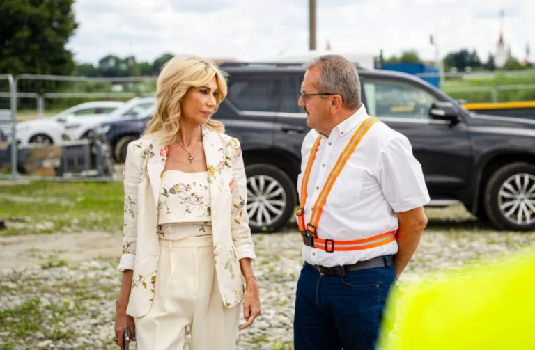 Un nou sens giratoriu pe DN1, la intrarea în Avrig. Raluca Turcan anunță că lucrările intră în faza finală!