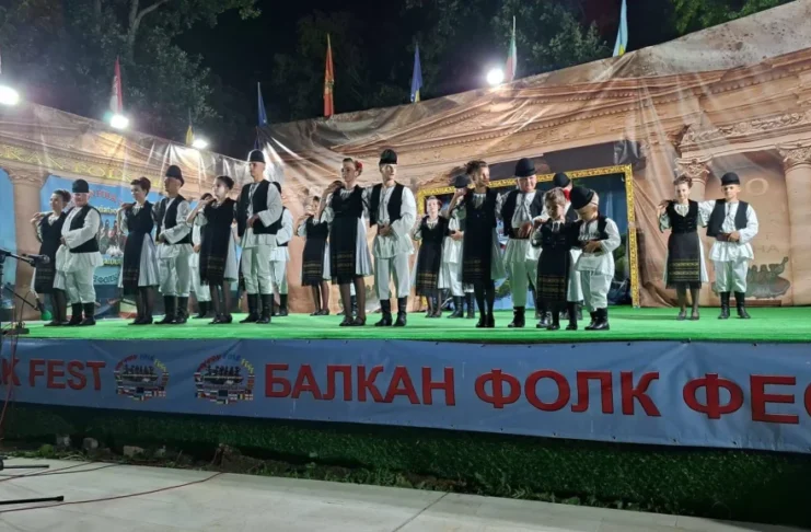 Călușerii din Rășinari au dus tradițiile Mărginimii Sibiului la un festival internațional din Bulgaria